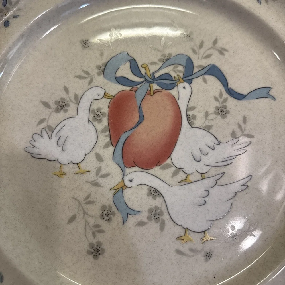 Chipped ! VTG International China Marmalade Stoneware Dinner Plate Geese Apple